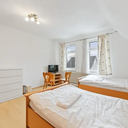 Haus 6 Nebringen Monteurzimmer Fuer Handwerker Und Teams - Ls Crewcomfort - Weitere Unterkuenfte Vorhanden Hostel